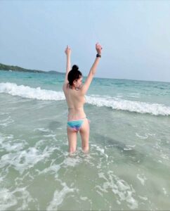 น้องนาเดียร์ ชุดว่ายน้ำ