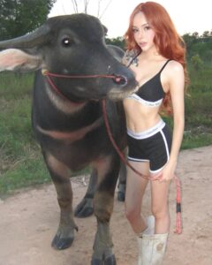 น้องเฟิร์นวาดจันทร์ 18+