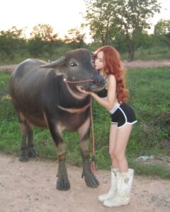 น้องเฟิร์นวาดจันทร์ 20+